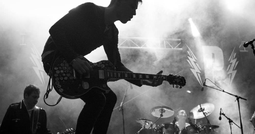 Como encontrar membros para uma banda e recrutar músicos