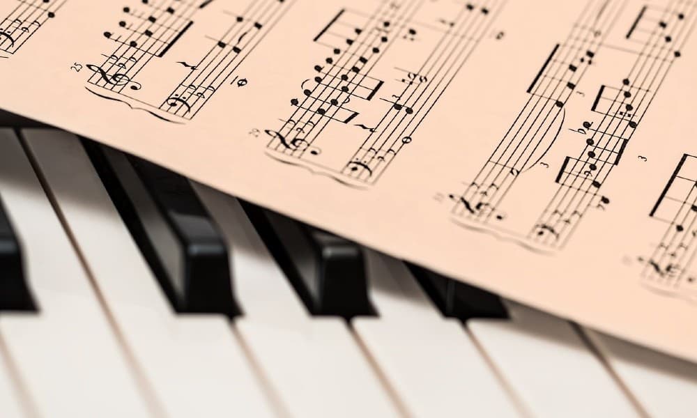 Types of music licenses explained: Covers, remixes & samples