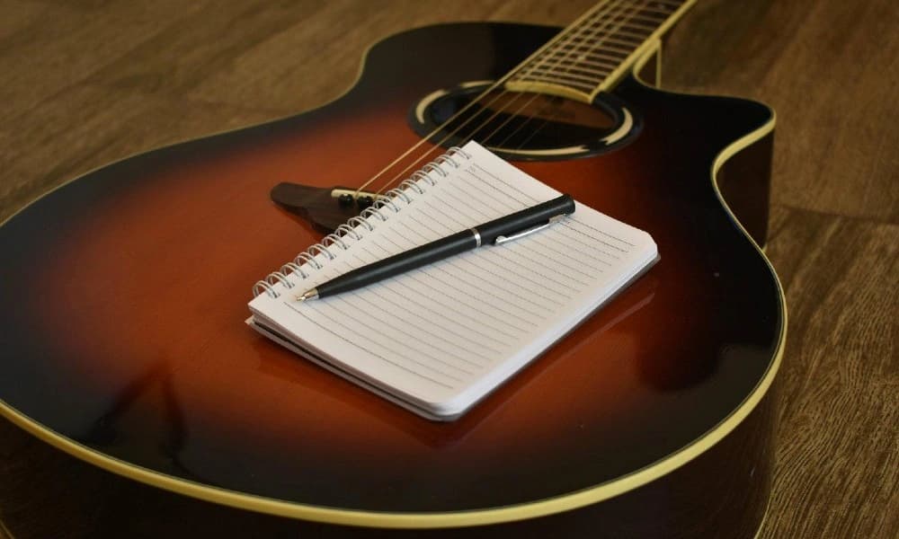 Wie schreibe ich einen Song | 12 Songwriting-Tipps von den Profis