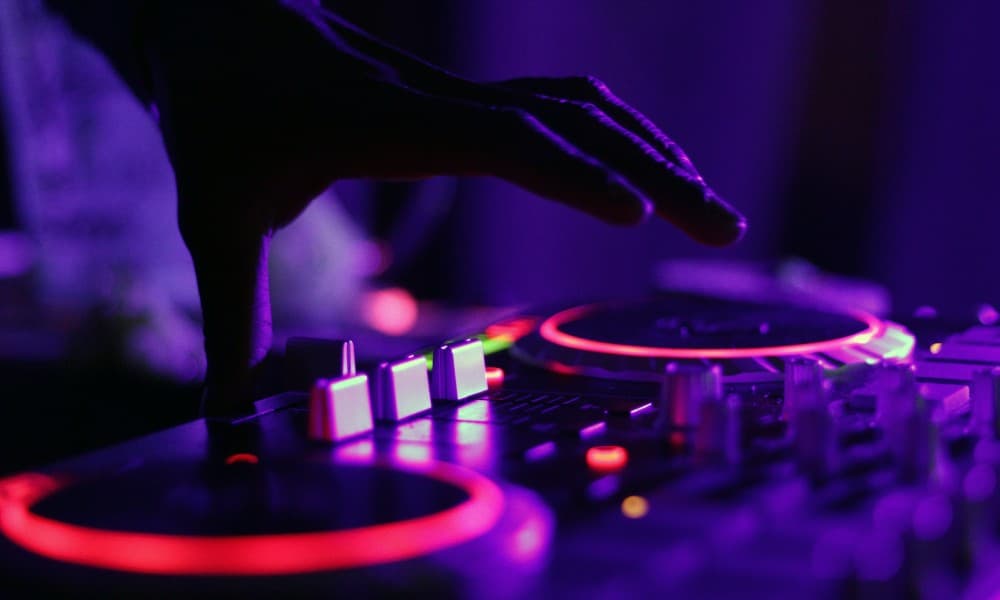 How To Use Loops & Samples In Your Tracks