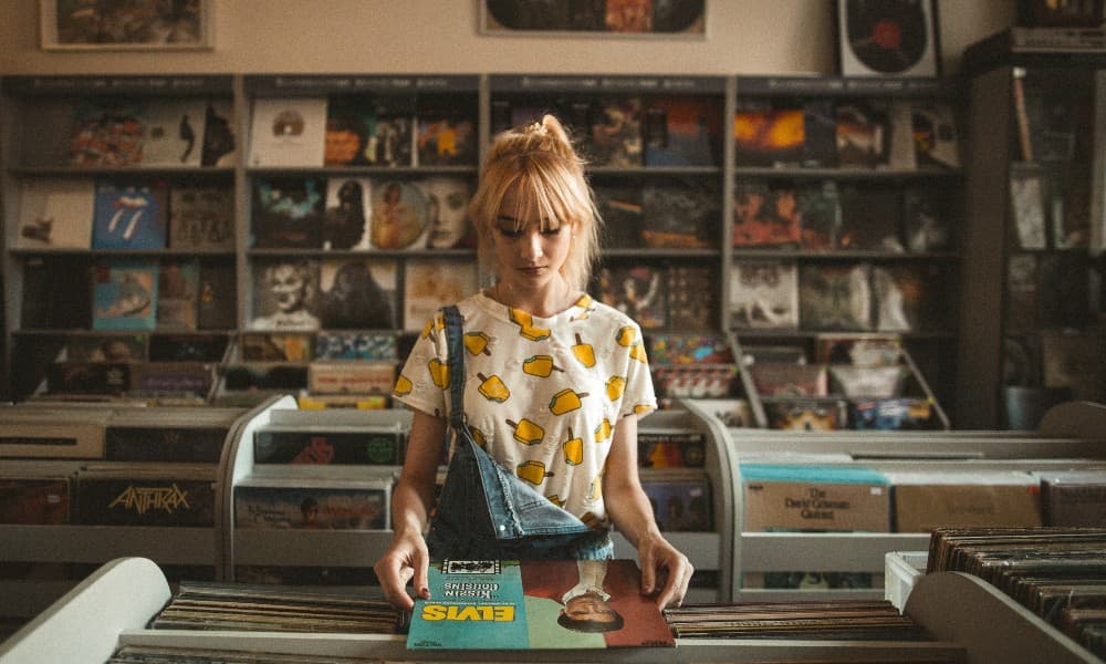 10 ideas geniales de productos de bandas para vender en conciertos y en línea