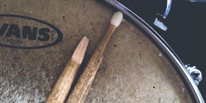 Band-Checkliste: 50 Dinge, die du bei einem Auftritt mitbringen solltest