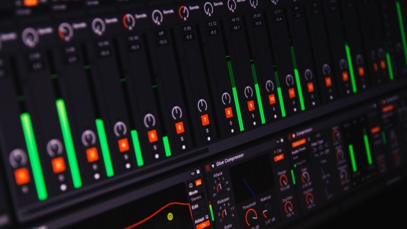10 important music production tips for beginners - choose the right DAW