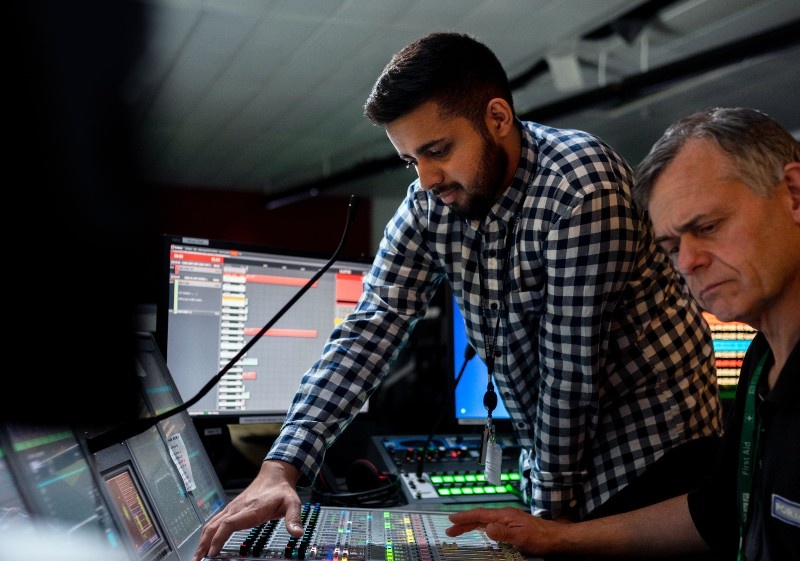 10 important music production tips for beginners - working with others