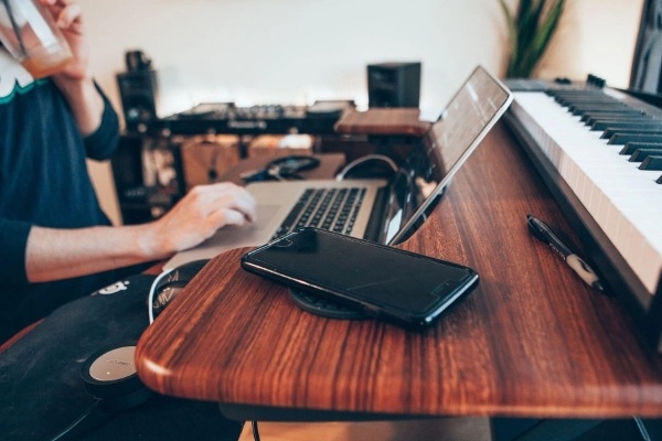 How to Release a Single for Musicians - Update your EPK