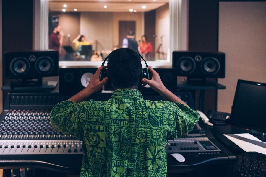 What is A&R and how does it work?