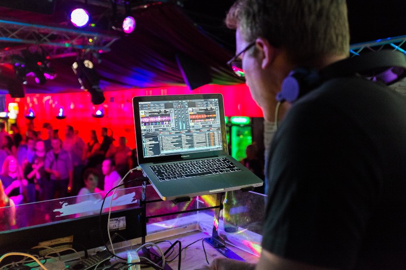 How to Become a DJ: 10 Tips to Start DJing in 2025
