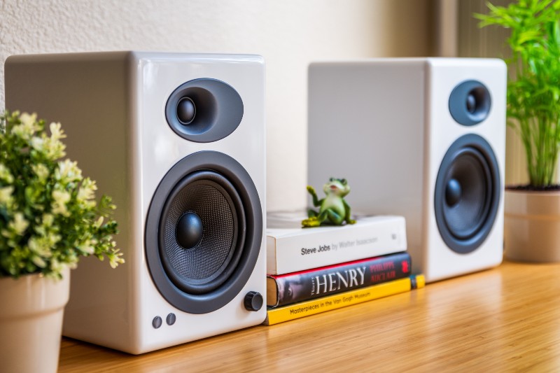 Mono vs Stereo Sound: Which Should You Choose & Why? - speaker set up