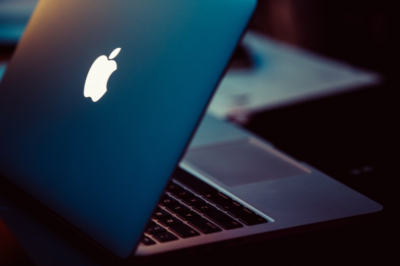 Wie man mit wenig Geld ein Heimstudio einrichtet - Apple MacBook