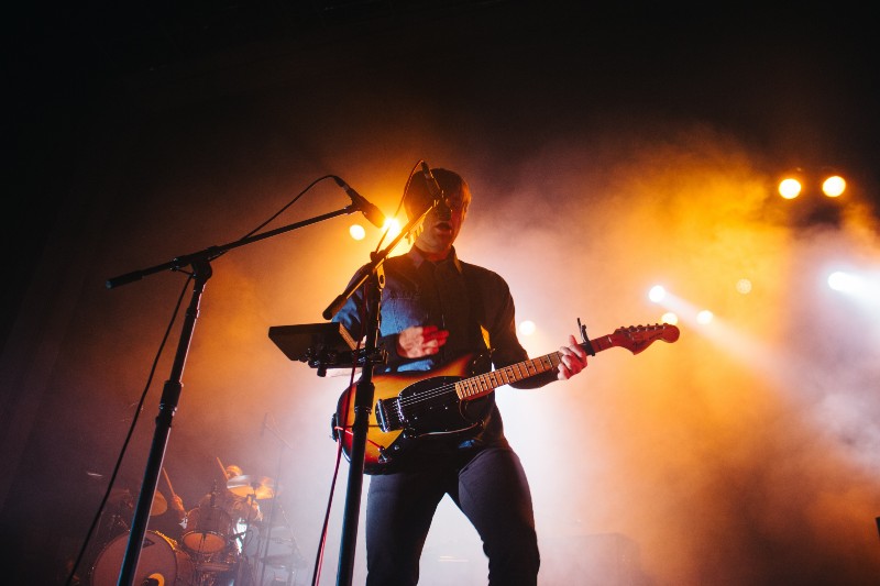Wie man ein bezahlter Songwriter wird - Live-Gitarren-Performance