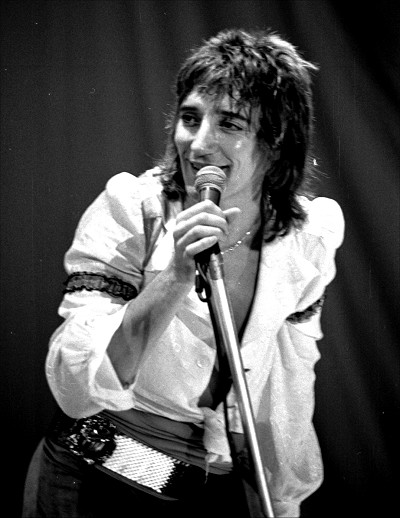 Rod stewart performing live