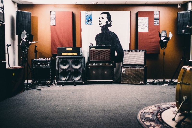 How to Set Up a Home Recording Studio on a Budget - studio speaker set up